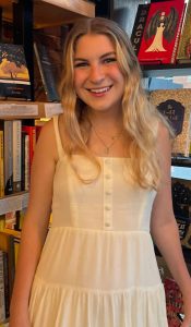 Photo of Claire Wunder, Undergraduate Writing Tutor for Writing Center