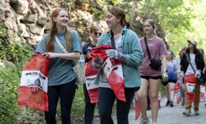 Mizzou-students-on-stream-clean
