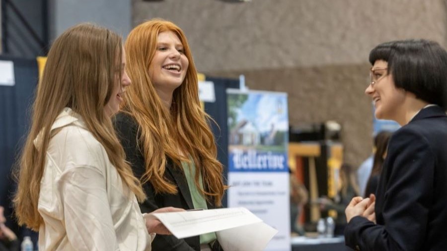 studens-laughing-with-recruiter