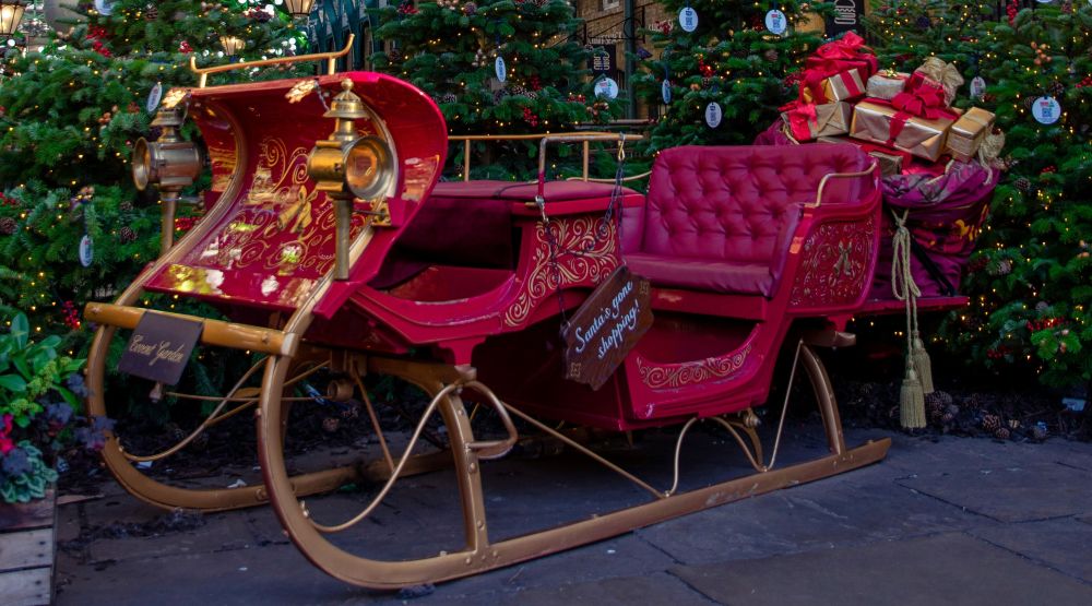 sleigh with toys